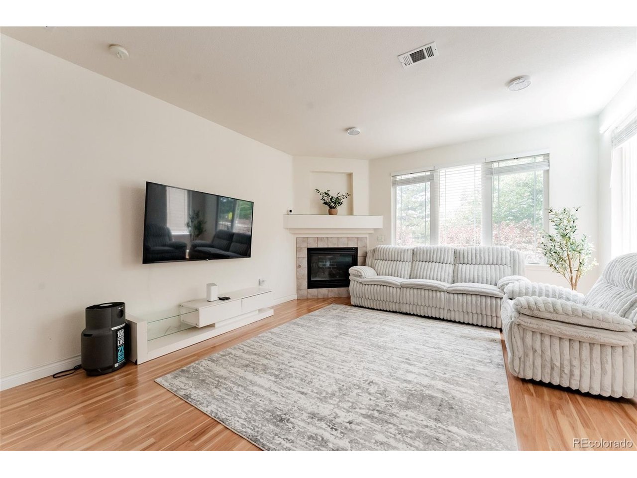 Photo of 8386 S Garland Way Littleton CO 80128