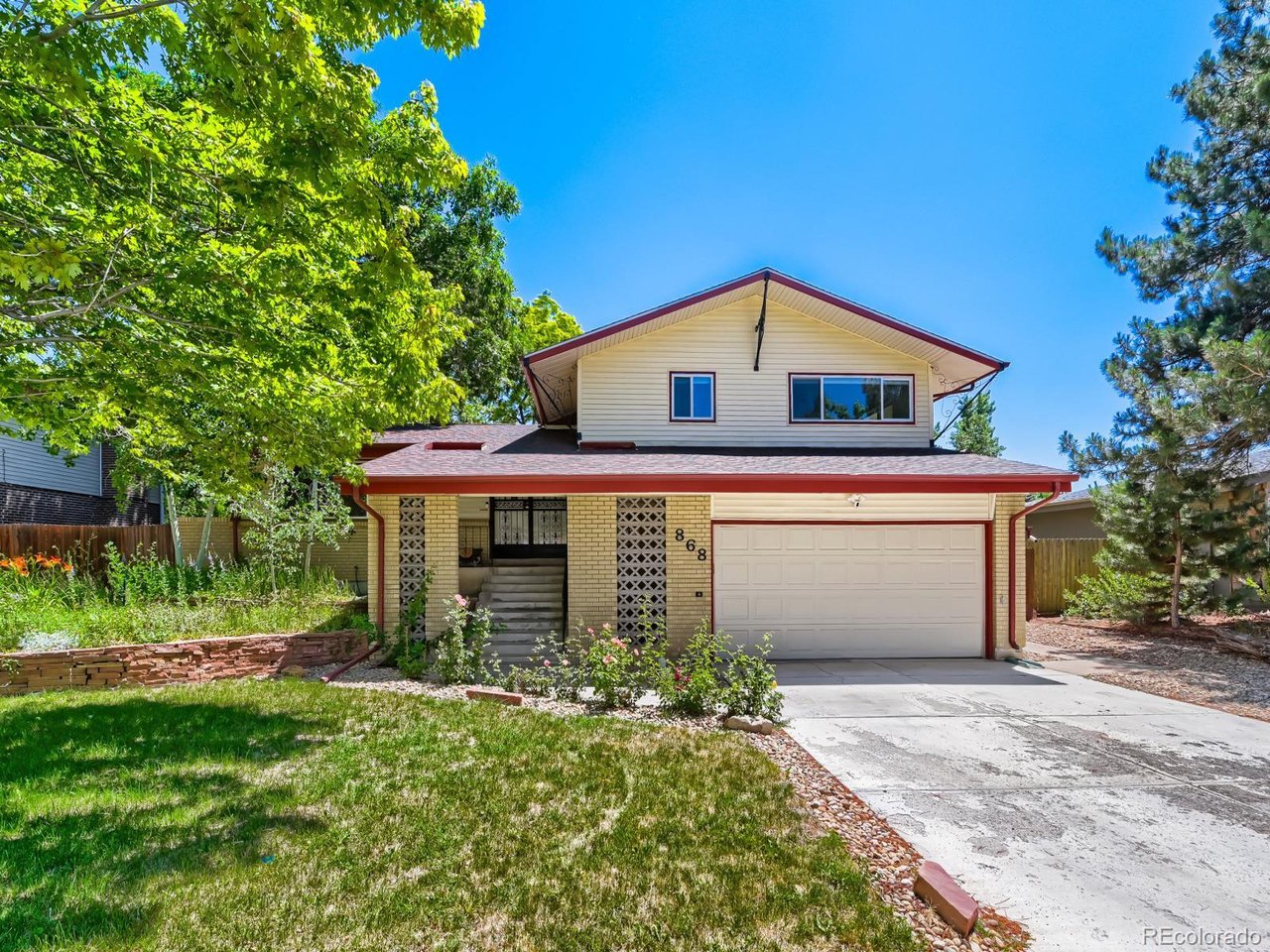 Photo of 868 S Johnson Ct Lakewood CO 80226