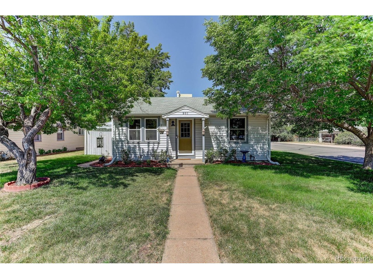 Photo of 901 S Locust St Denver CO 80224