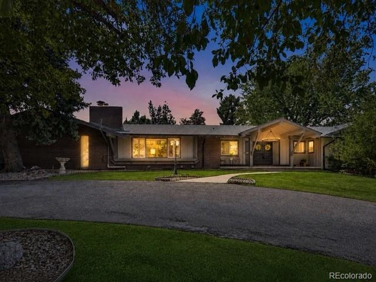 Photo of 11 Meadowlark Ln Littleton CO 80123