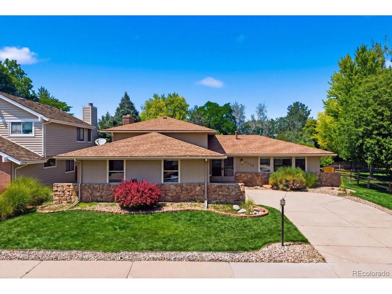 Photo of 6689 E Heritage Pl N Englewood CO 80111