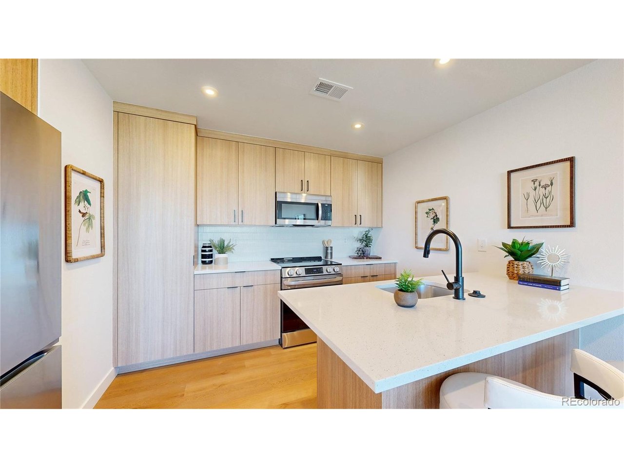 Photo of 933 Edge Cir Longmont CO 80501