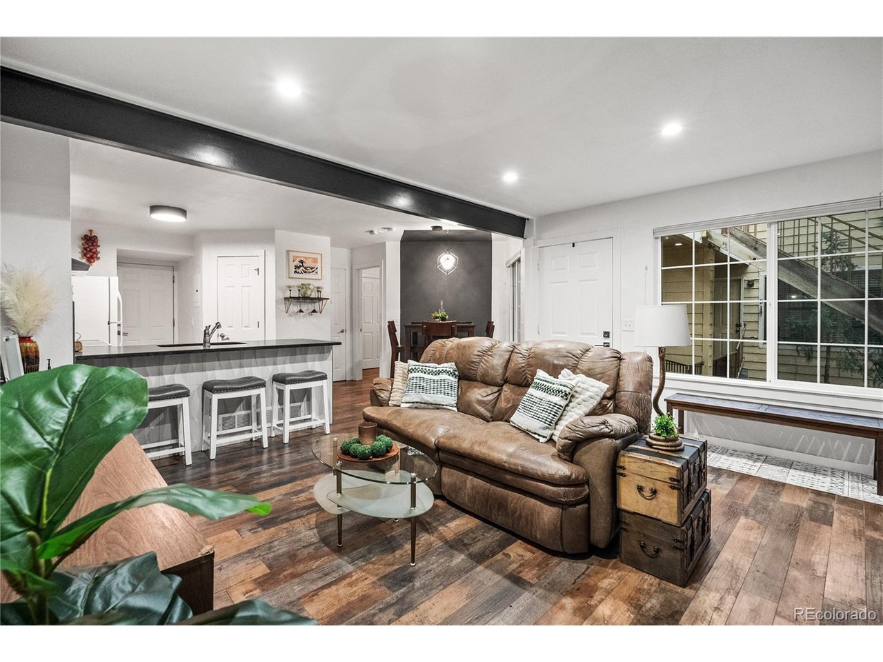 Photo of 910 S Dahlia St #A Denver CO 80246