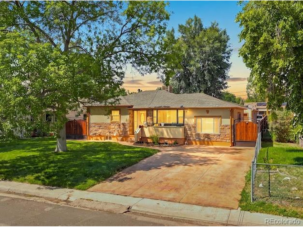 Photo of 883 S Quieto Way Denver CO 80223