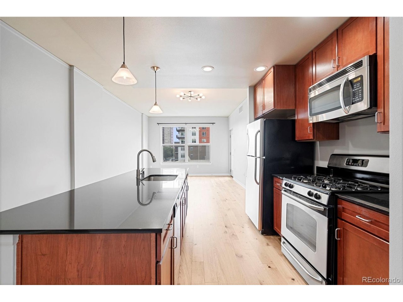 Photo of 1975 N Grant St #401 Denver CO 80203
