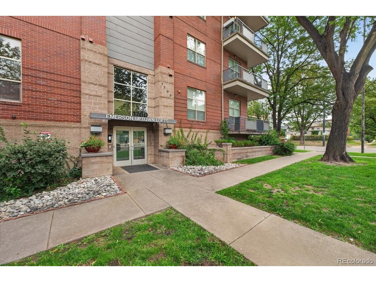 Photo of 1700 N Emerson St #405 Denver CO 80218