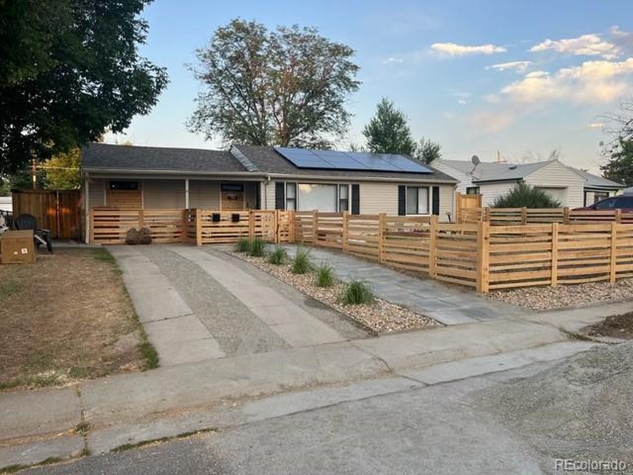 Photo of 822 Geneva St Aurora CO 80010