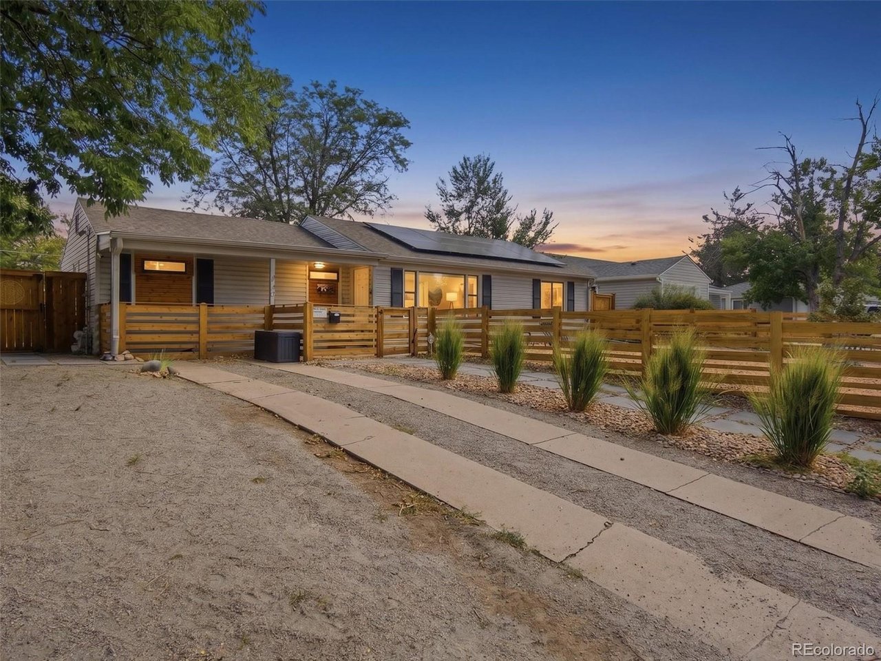 Photo of 822 Geneva St Aurora CO 80010
