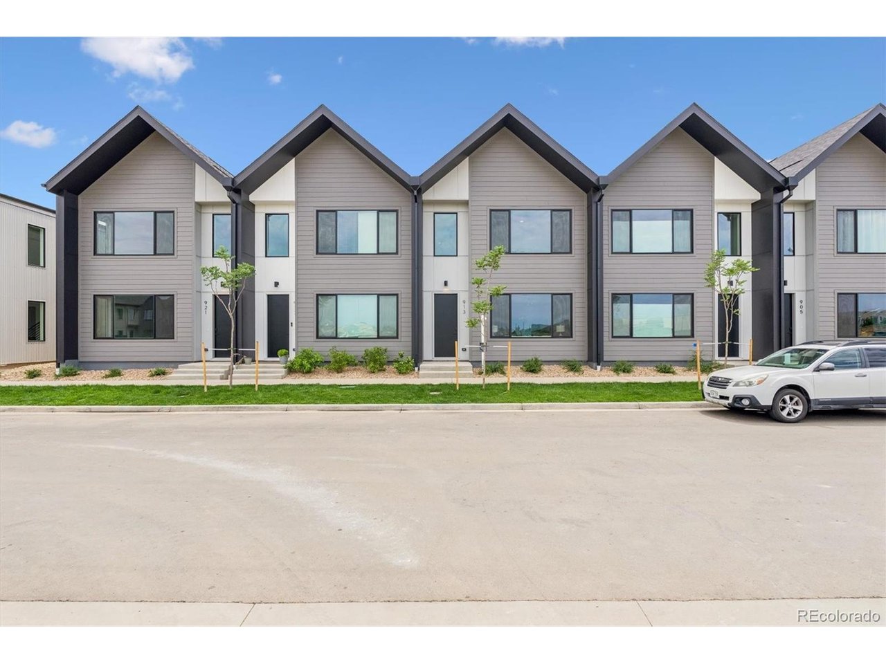 Photo of 921 Edge Cir Longmont CO 80501