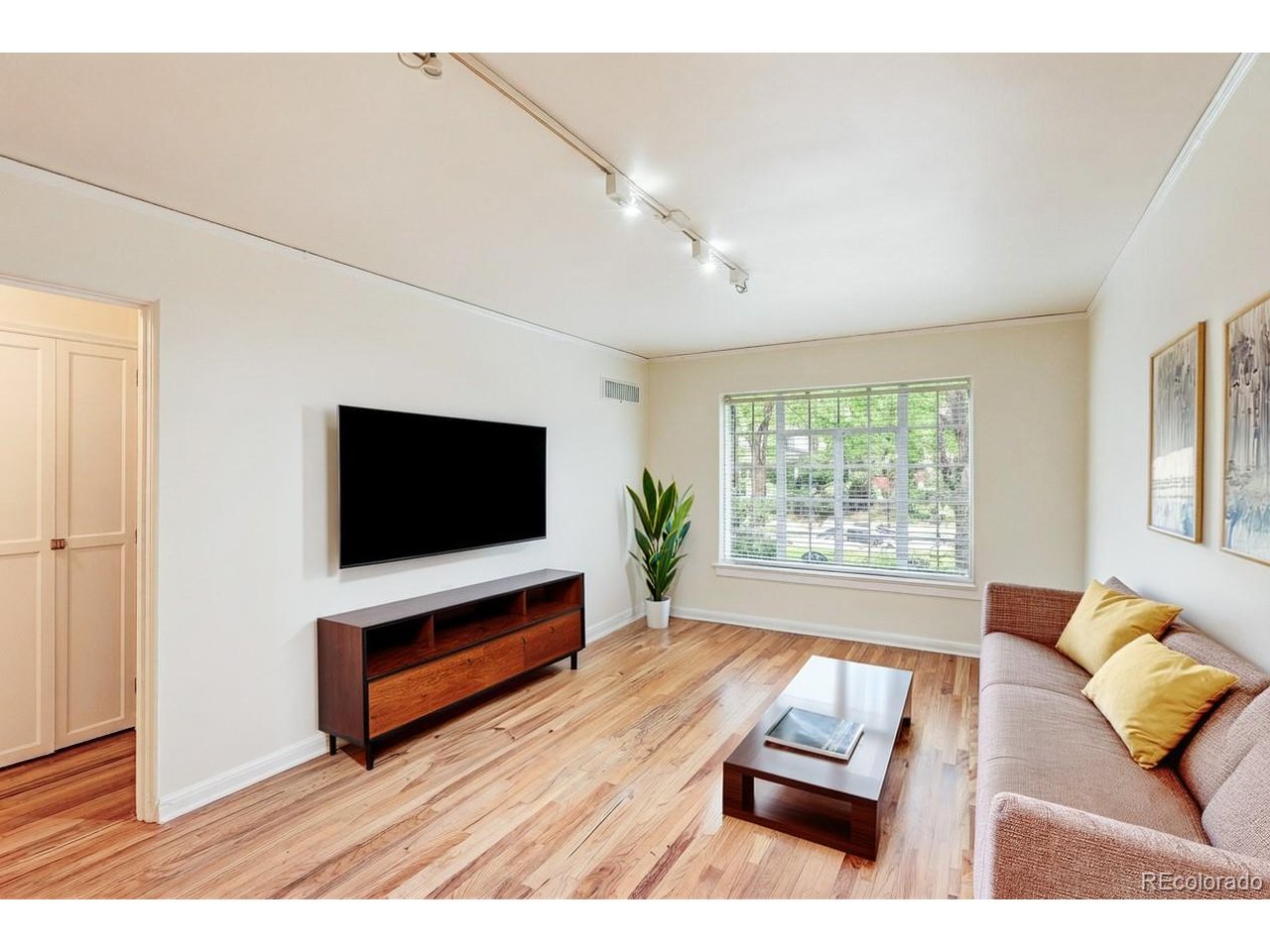 Photo of 949 N Emerson St #8 Denver CO 80218