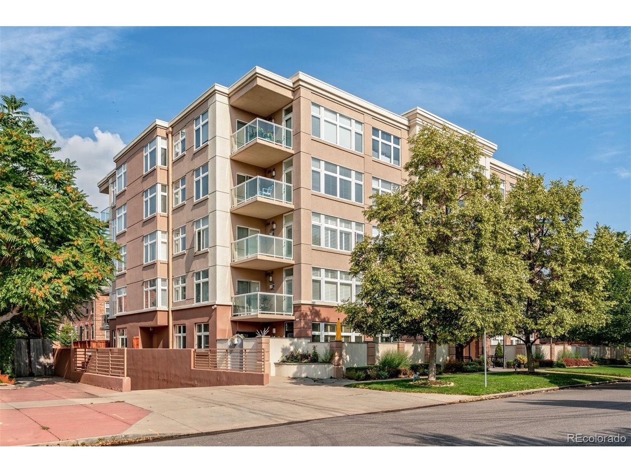 Photo of 335 Detroit St #303 Denver CO 80206
