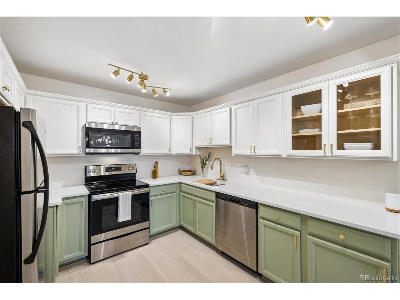 Photo of 705 S Clinton St #9B Denver CO 80247