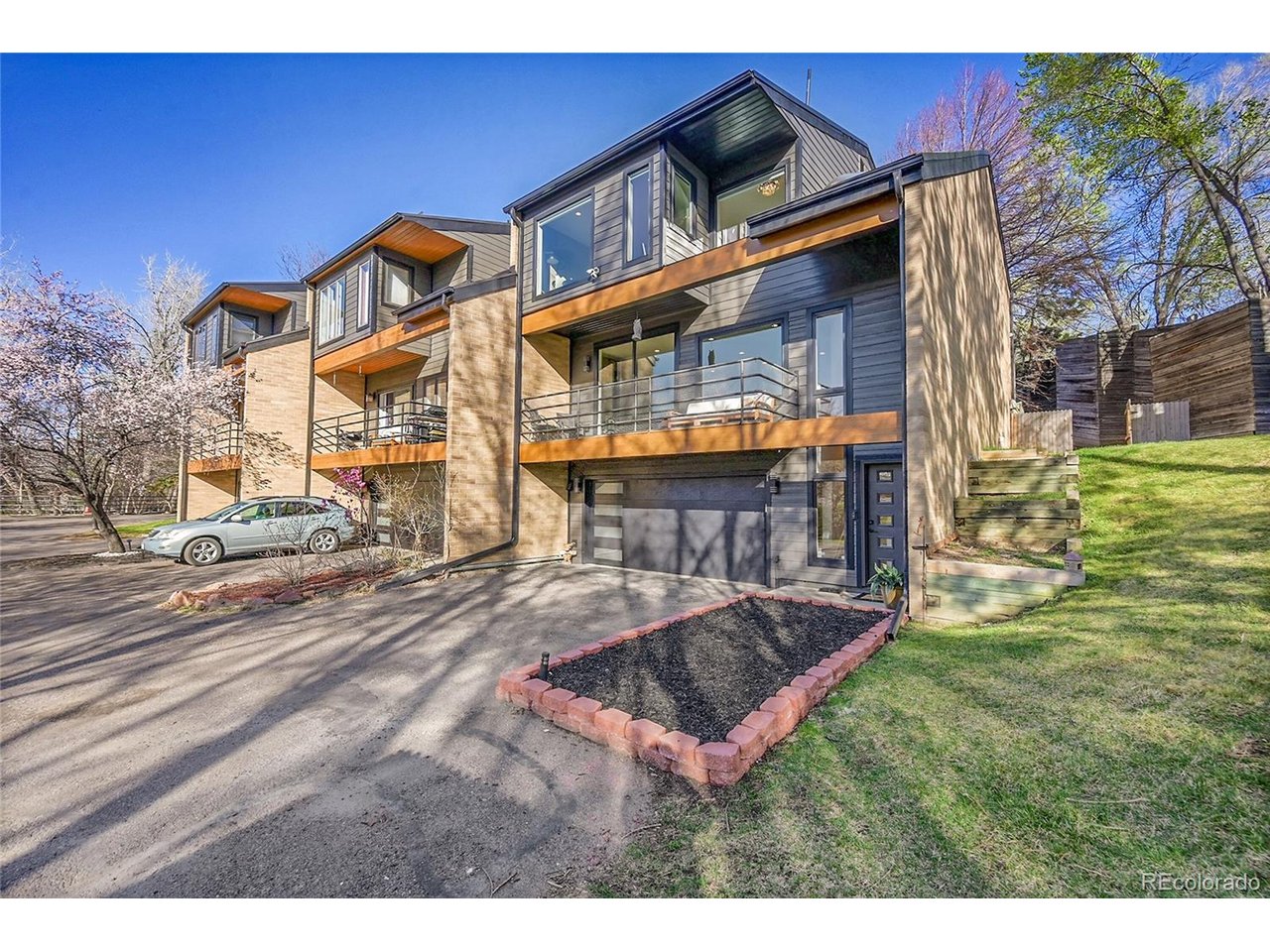 Photo of 620 Crescent Ln Lakewood CO 80214