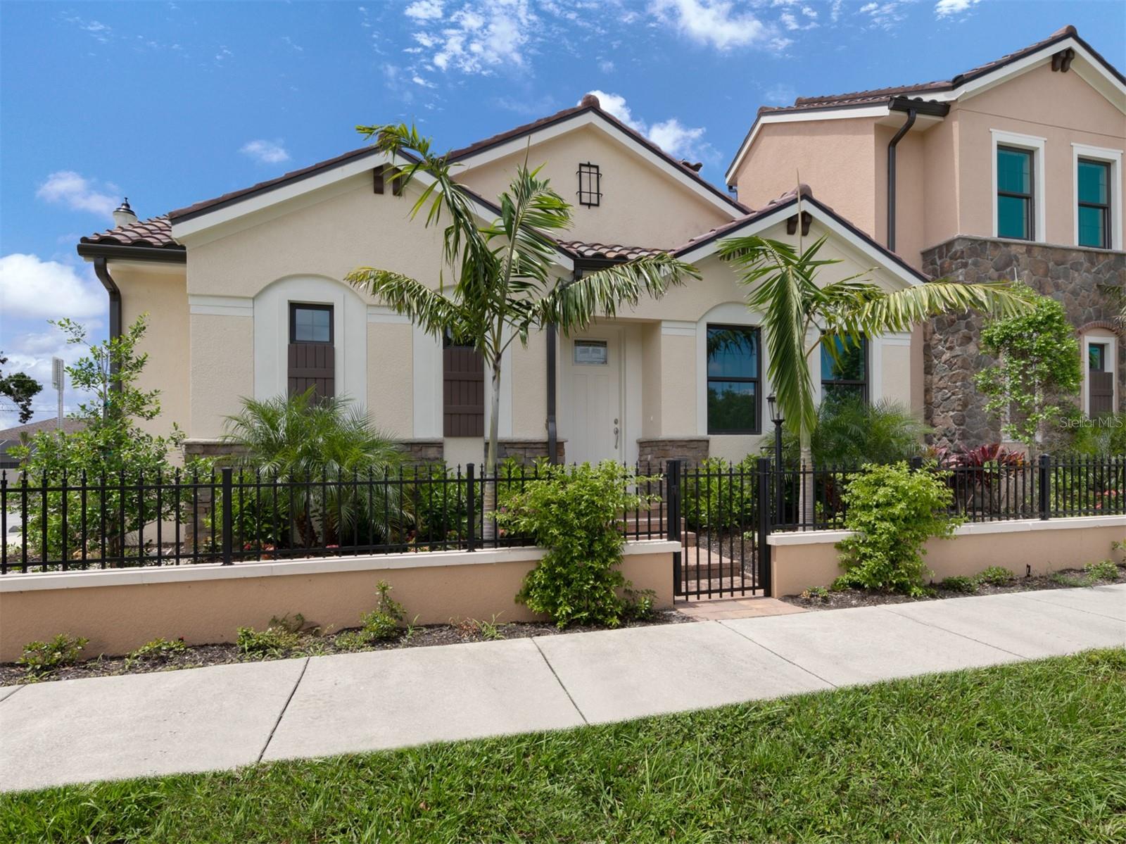 Photo of 938 E VENICE AVENUE VENICE FL 34285