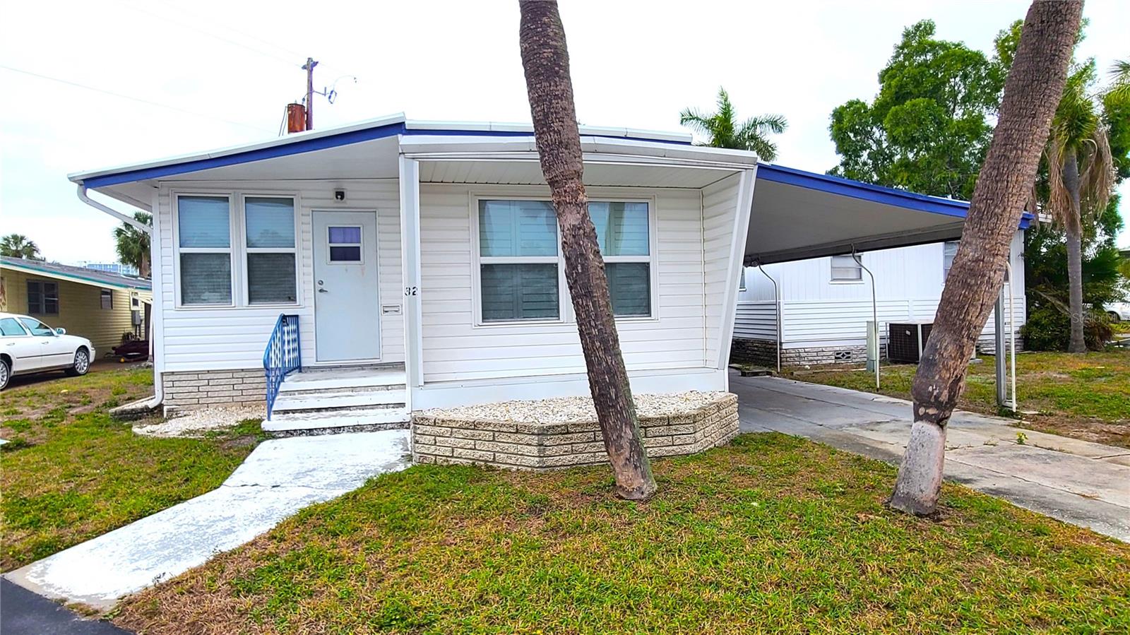 Photo of 4851 W GANDY BOULEVARD #B4 L32 TAMPA FL 33611