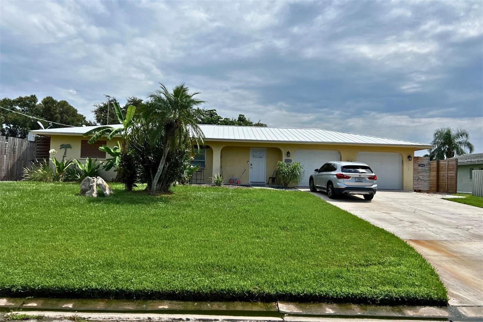 Photo of 1860 SOUTHPOINTE DRIVE SARASOTA FL 34231