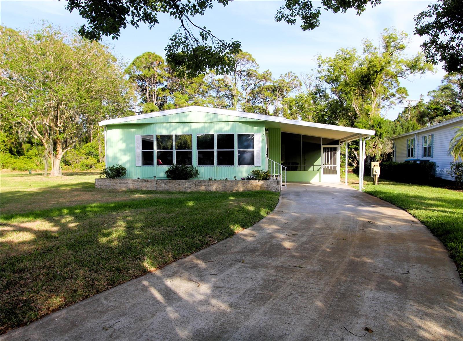 Photo of 151 APACHE COURT OAK HILL FL 32759