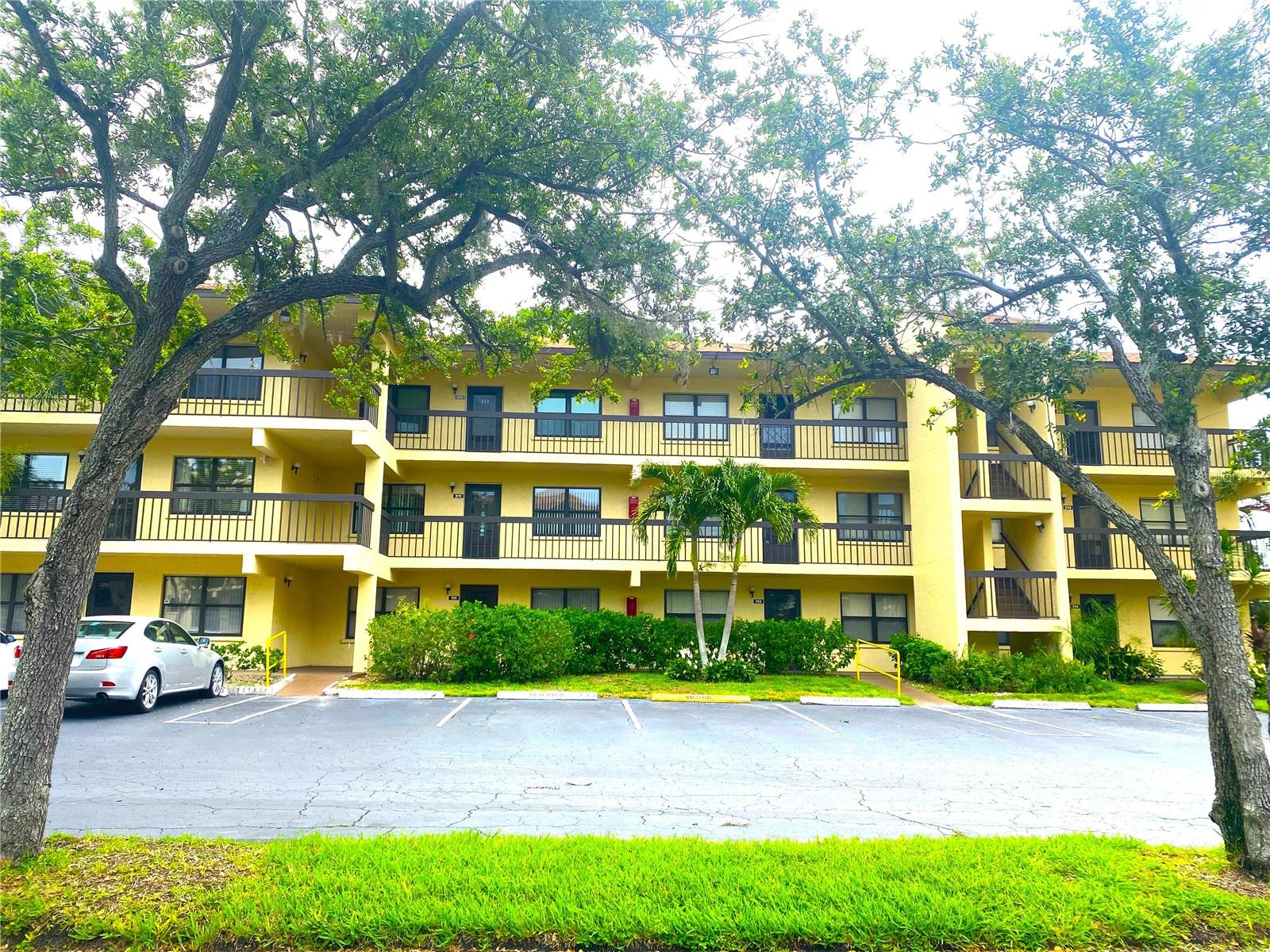 Photo of 425 30TH AVENUE #C211 BRADENTON FL 34205