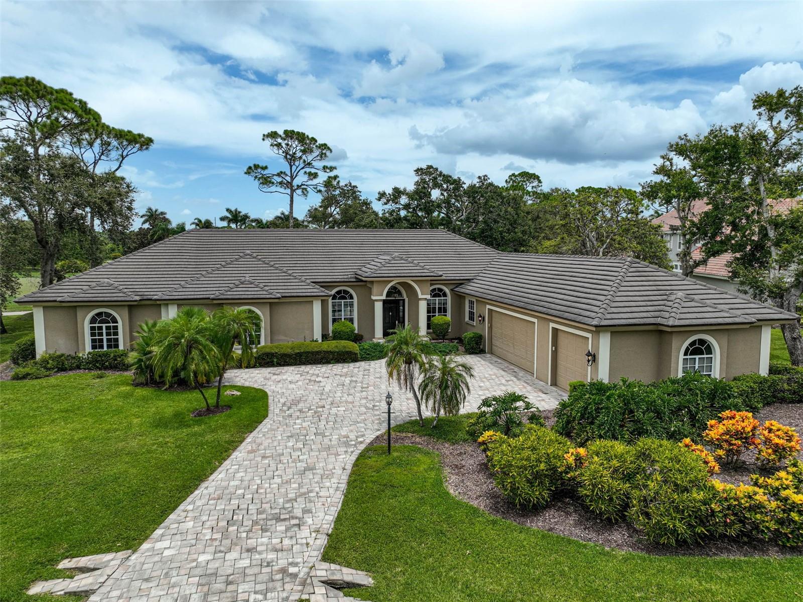 Photo of 852 MACEWEN DRIVE OSPREY FL 34229