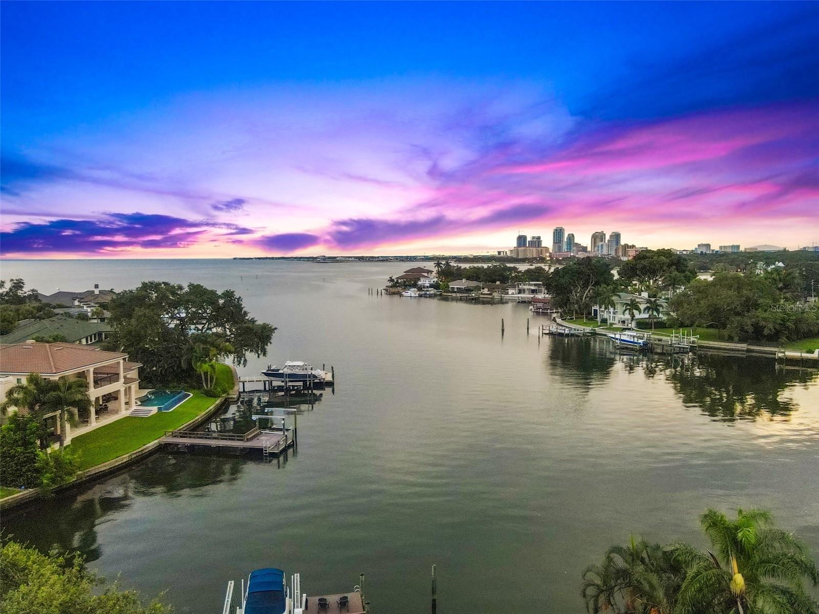 Photo of 1365 BRIGHTWATERS BOULEVARD ST PETERSBURG FL 33704