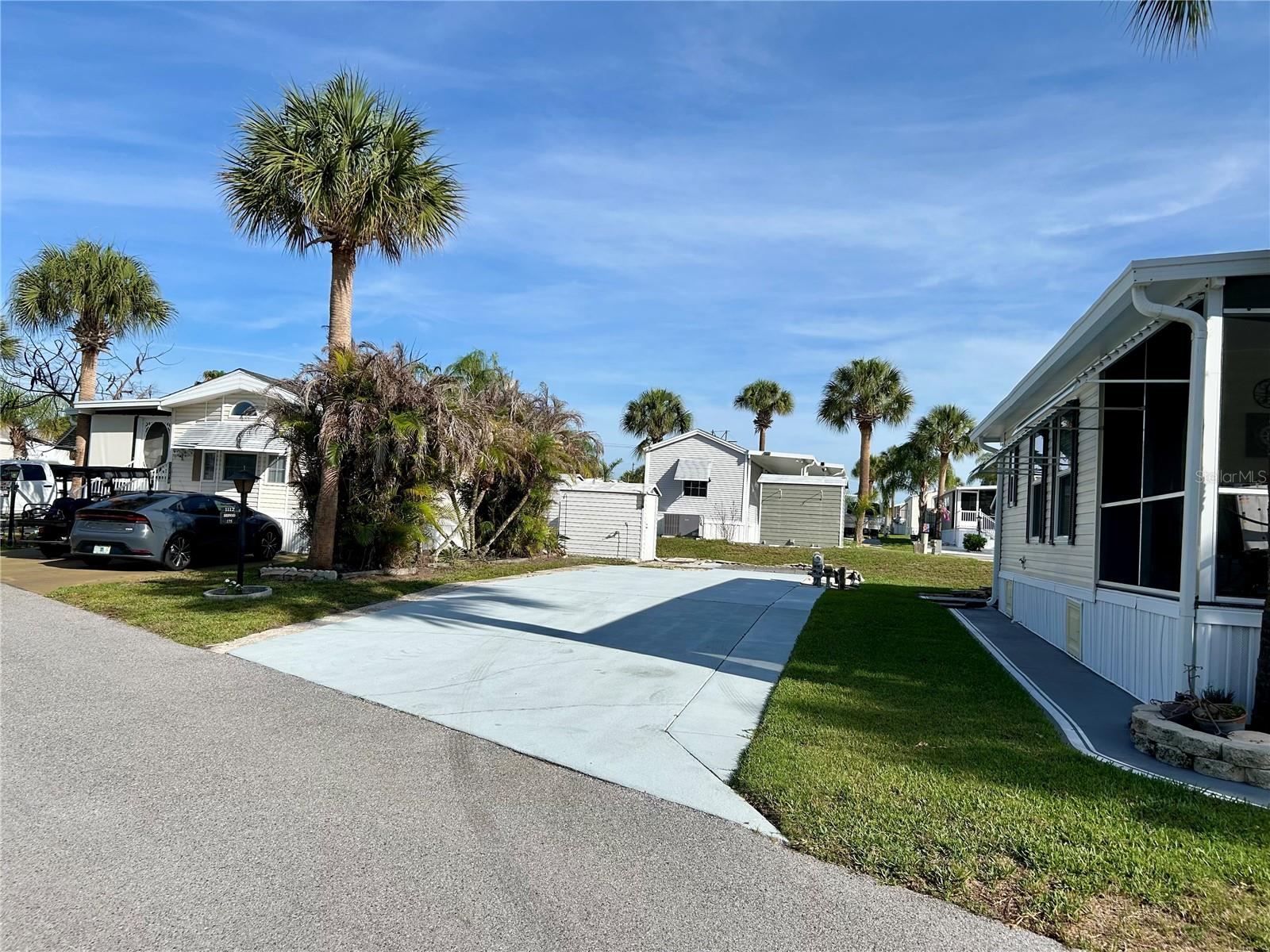 Photo of 1112 FEATHER LANE BOWLING GREEN FL 33834