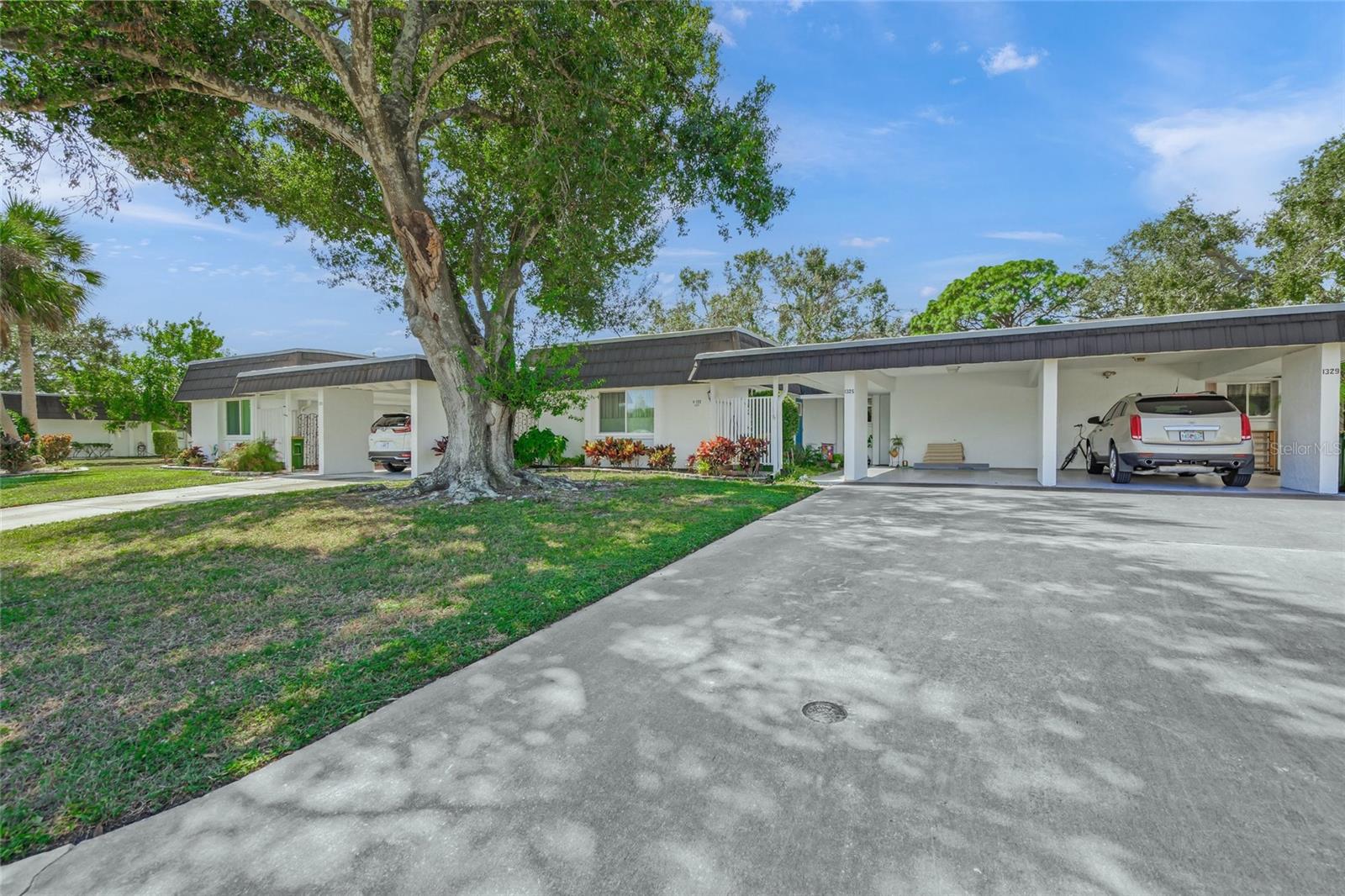 Photo of 1325 GLEN OAKS DRIVE #133 SARASOTA FL 34232