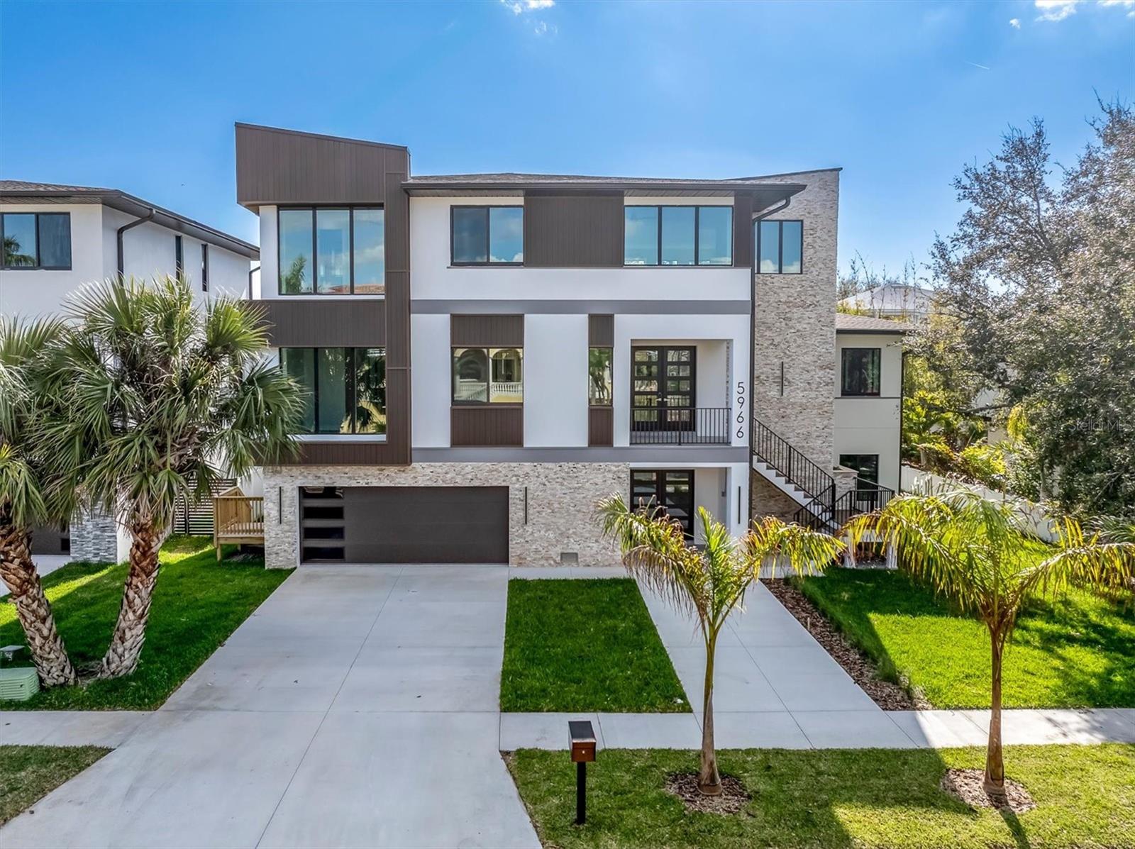 Photo of 5966 BAYVIEW CIRCLE GULFPORT FL 33707