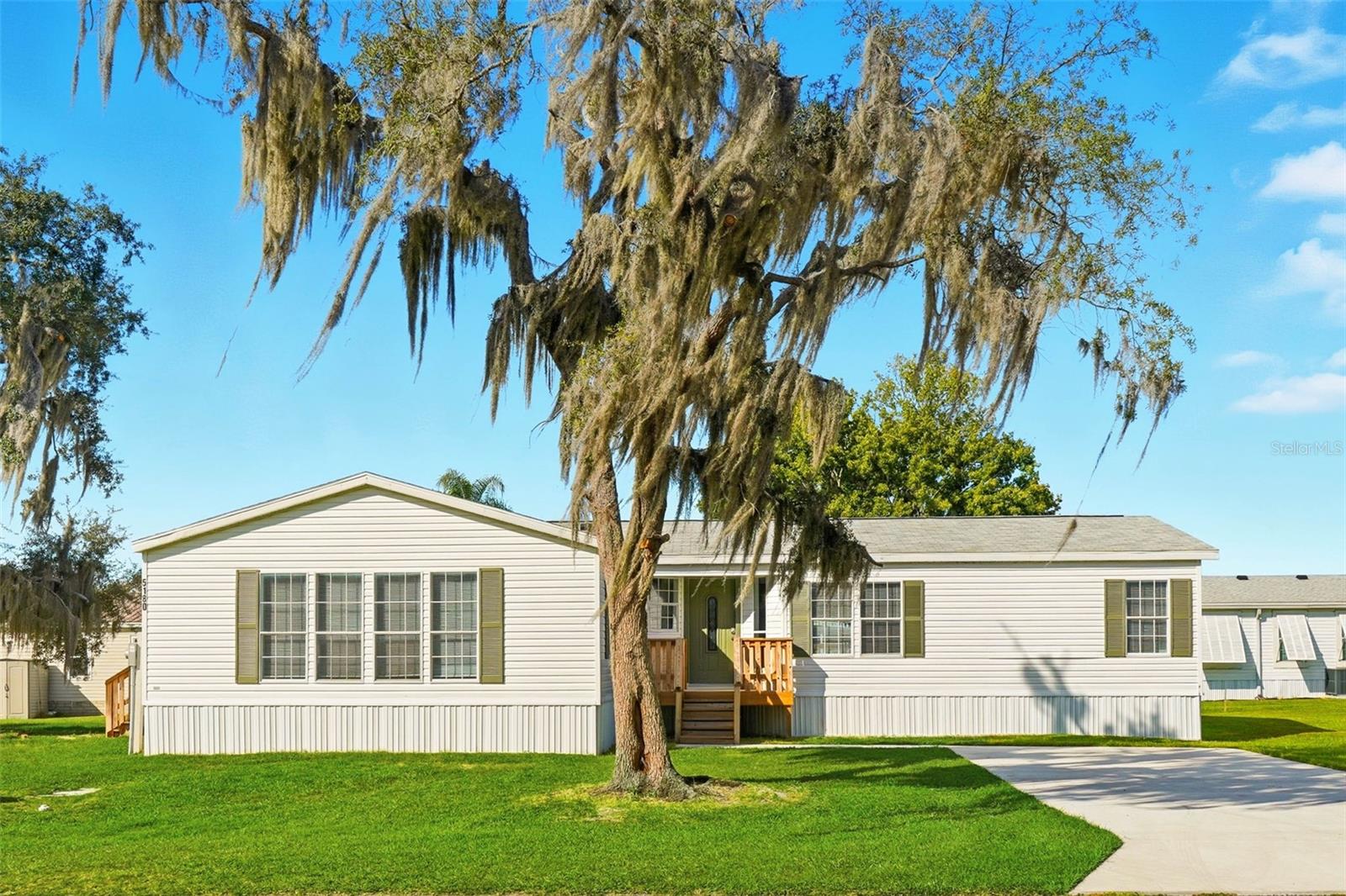 Photo of 5180 LEXINGTON CIRCLE WILDWOOD FL 34785