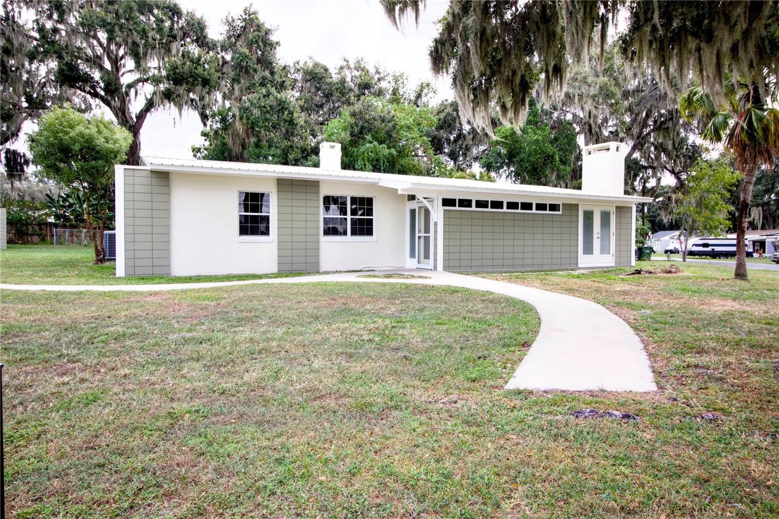Photo of 1114 OAK DRIVE LEESBURG FL 34748