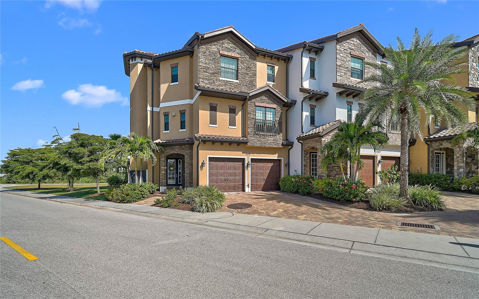 Photo of 205 E VENICE AVENUE VENICE FL 34285
