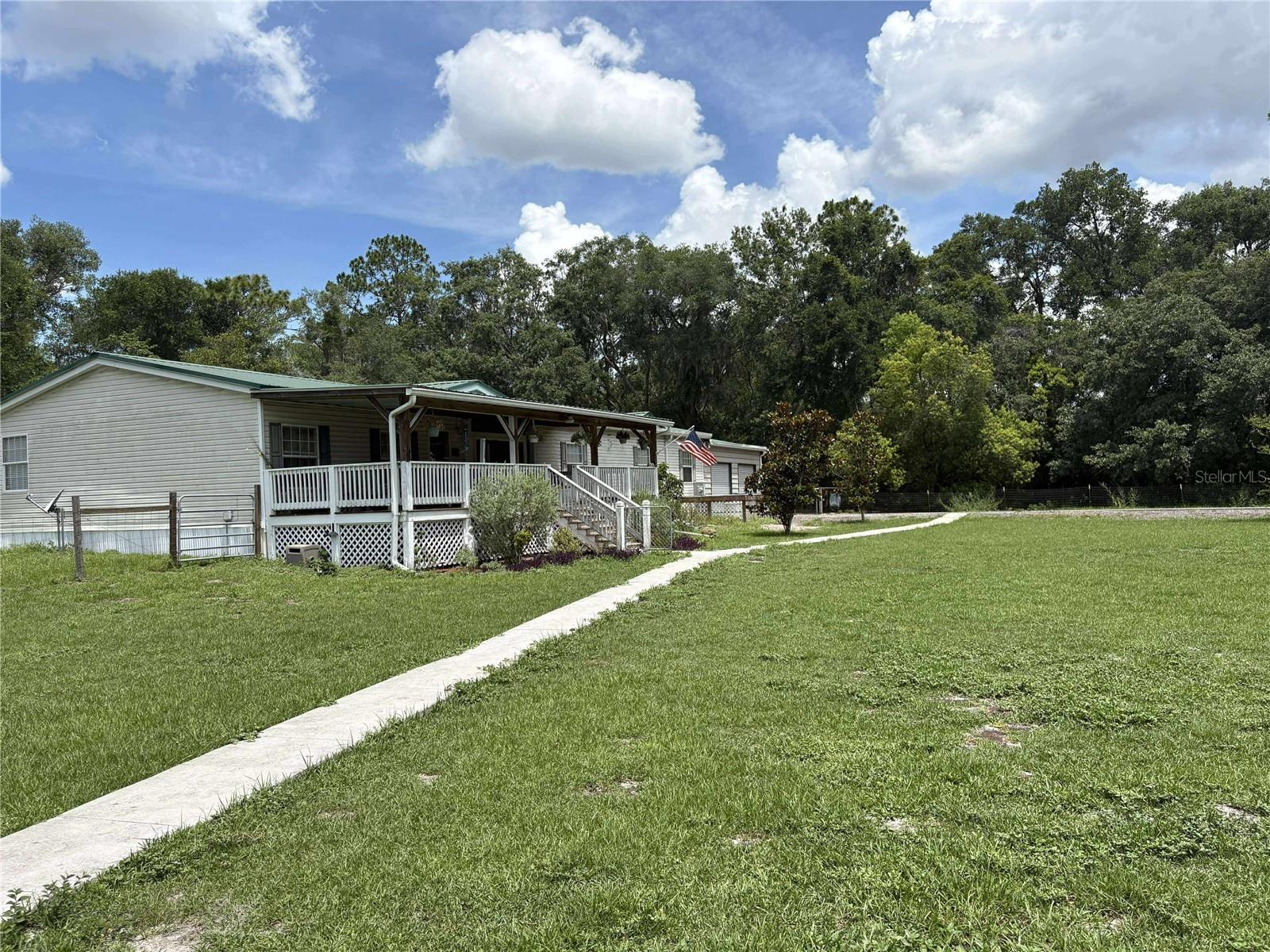Photo of 876 MENTON ROAD PIERSON FL 32180