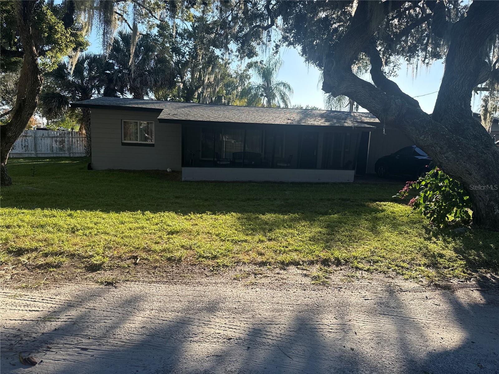 Photo of 903 N HARBOR TERRACE TAVARES FL 32778