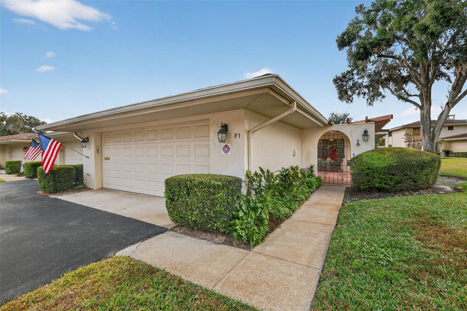 Photo of 100 S TREMAIN STREET #F1 MOUNT DORA FL 32757