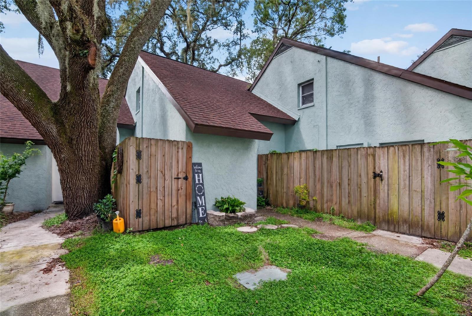 Photo of 5601 ASHLEY OAKS DRIVE #6 TAMPA FL 33617