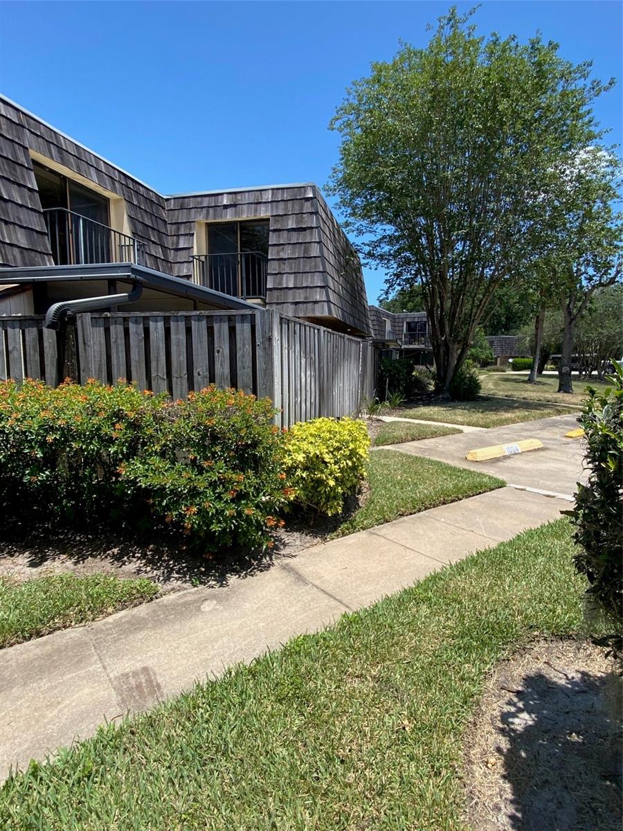 Photo of 1004 ROYAL OAK BOULEVARD LEESBURG FL 34748