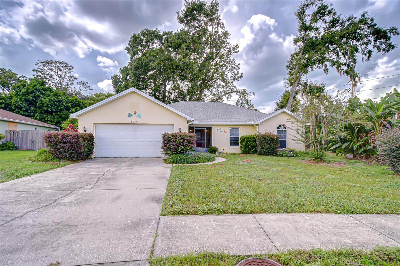 Photo of 6911 OAKCREST WAY ZEPHYRHILLS FL 33542