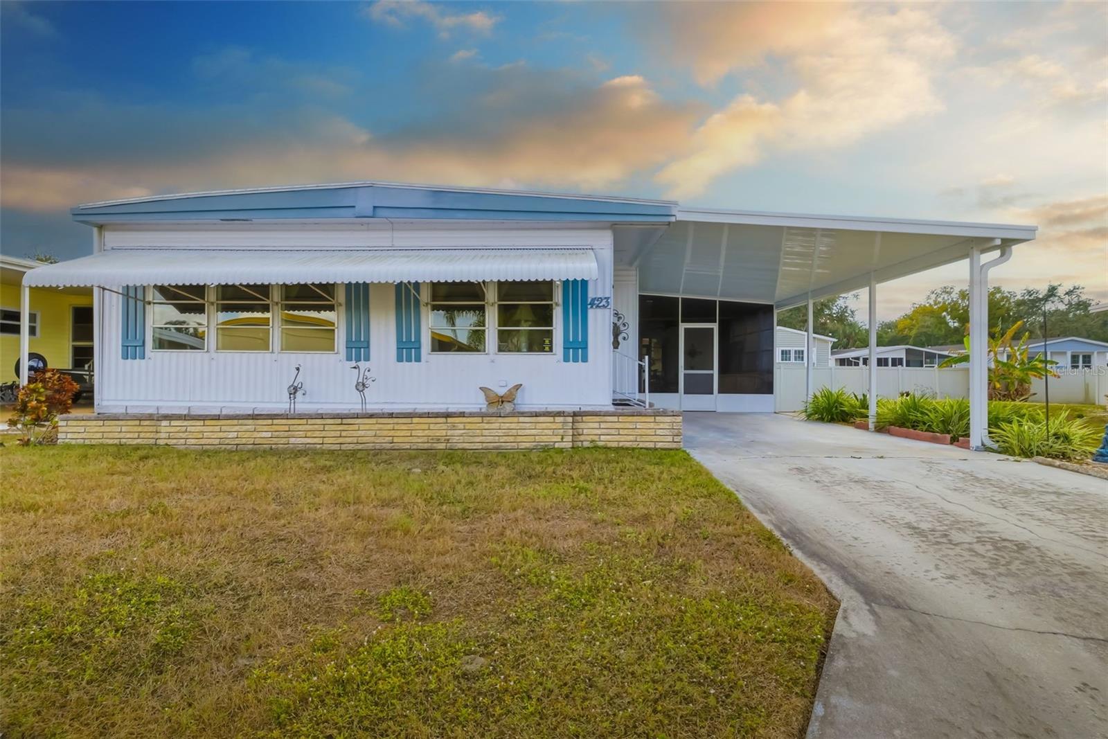 Photo of 5619 BAYSHORE ROAD #423 PALMETTO FL 34221