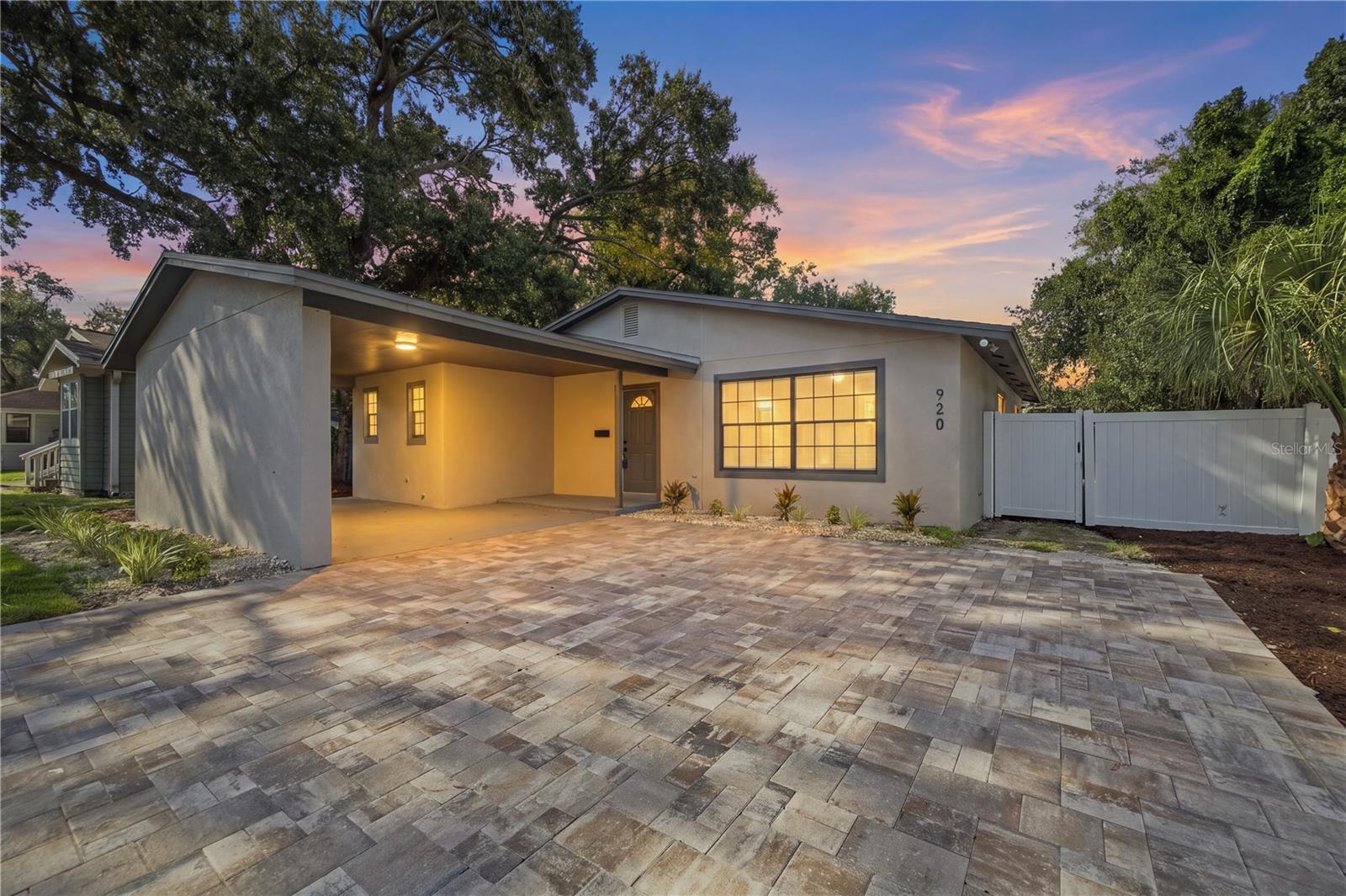 Photo of 920 W CANDLEWOOD AVENUE TAMPA FL 33603
