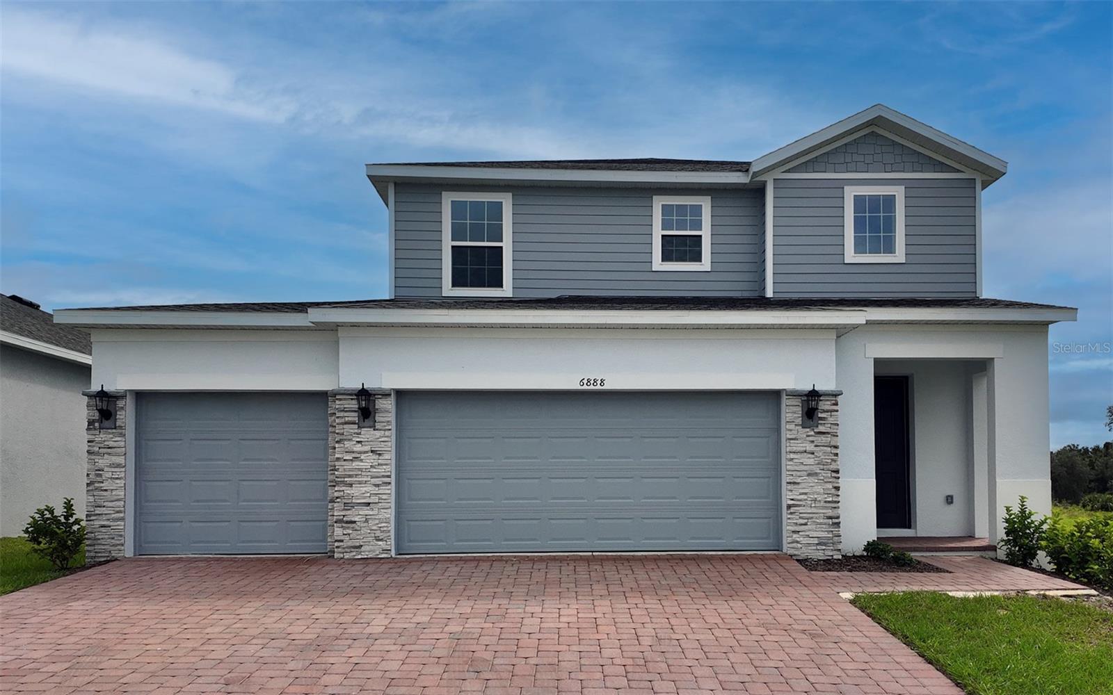 Photo of 6888 SPANISH IMPERIAL STREET HOWEY IN THE HILLS FL 34737