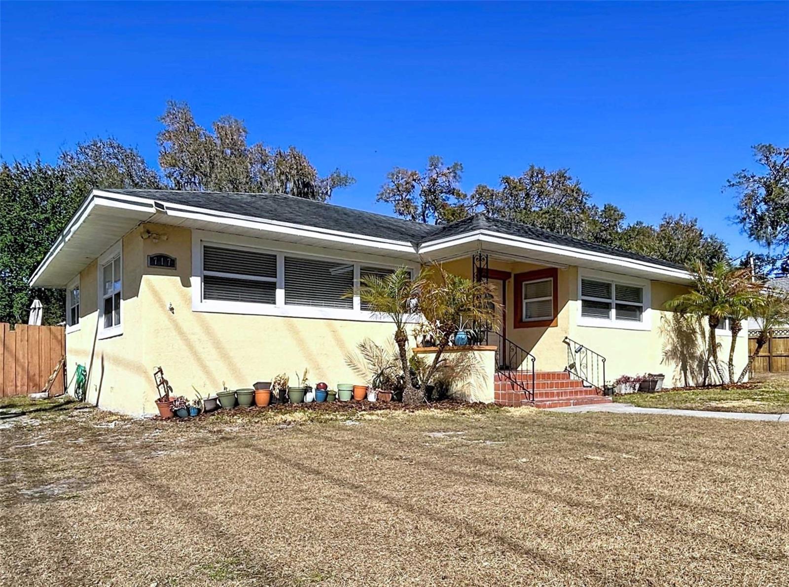 Photo of 717 W END CRESCENT LAKELAND FL 33803