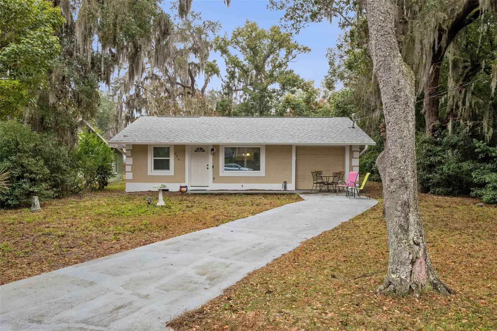 Photo of 690 E JACKSON AVENUE MOUNT DORA FL 32757