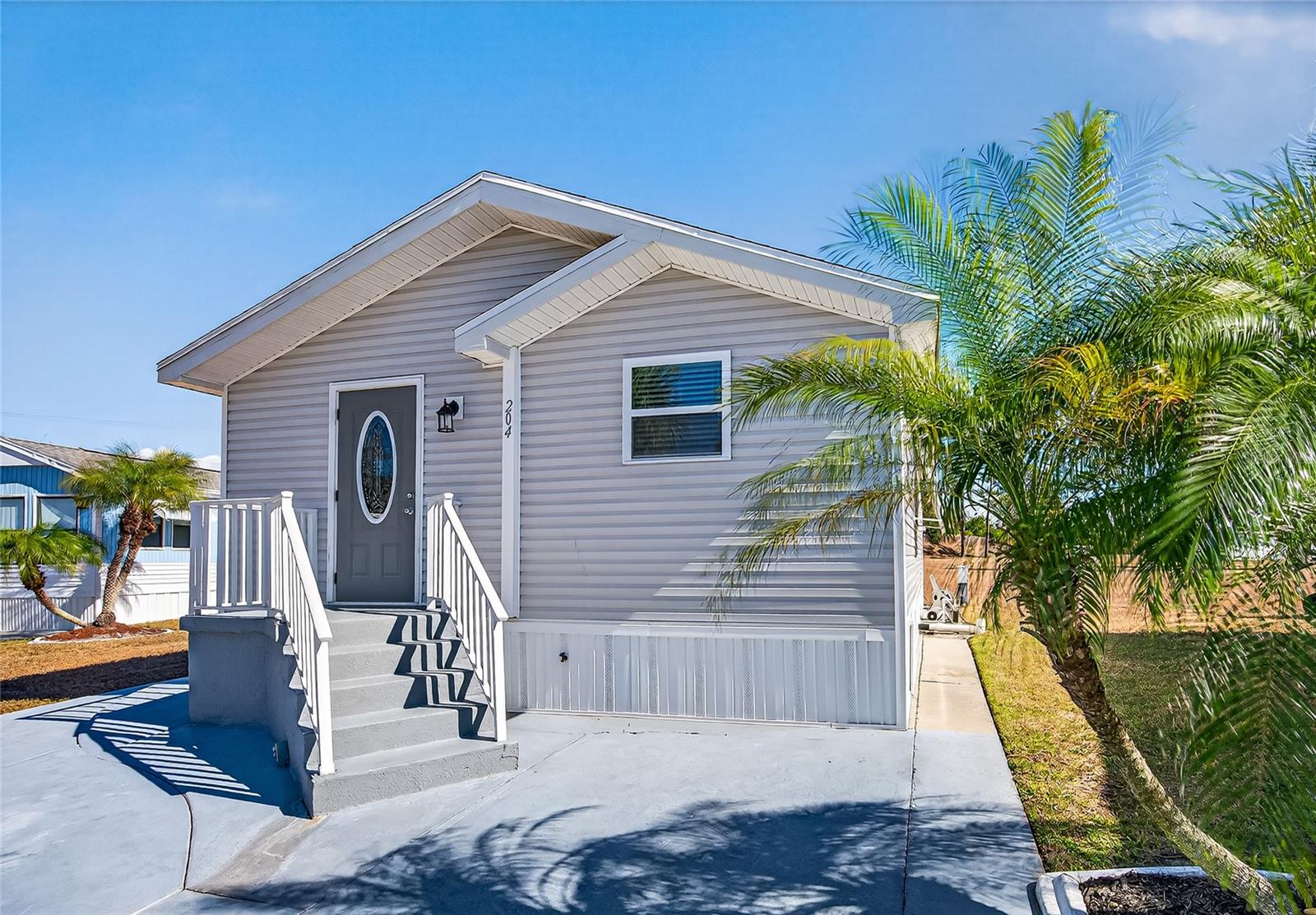 Photo of 204 CROWN POINT DRIVE NOKOMIS FL 34275