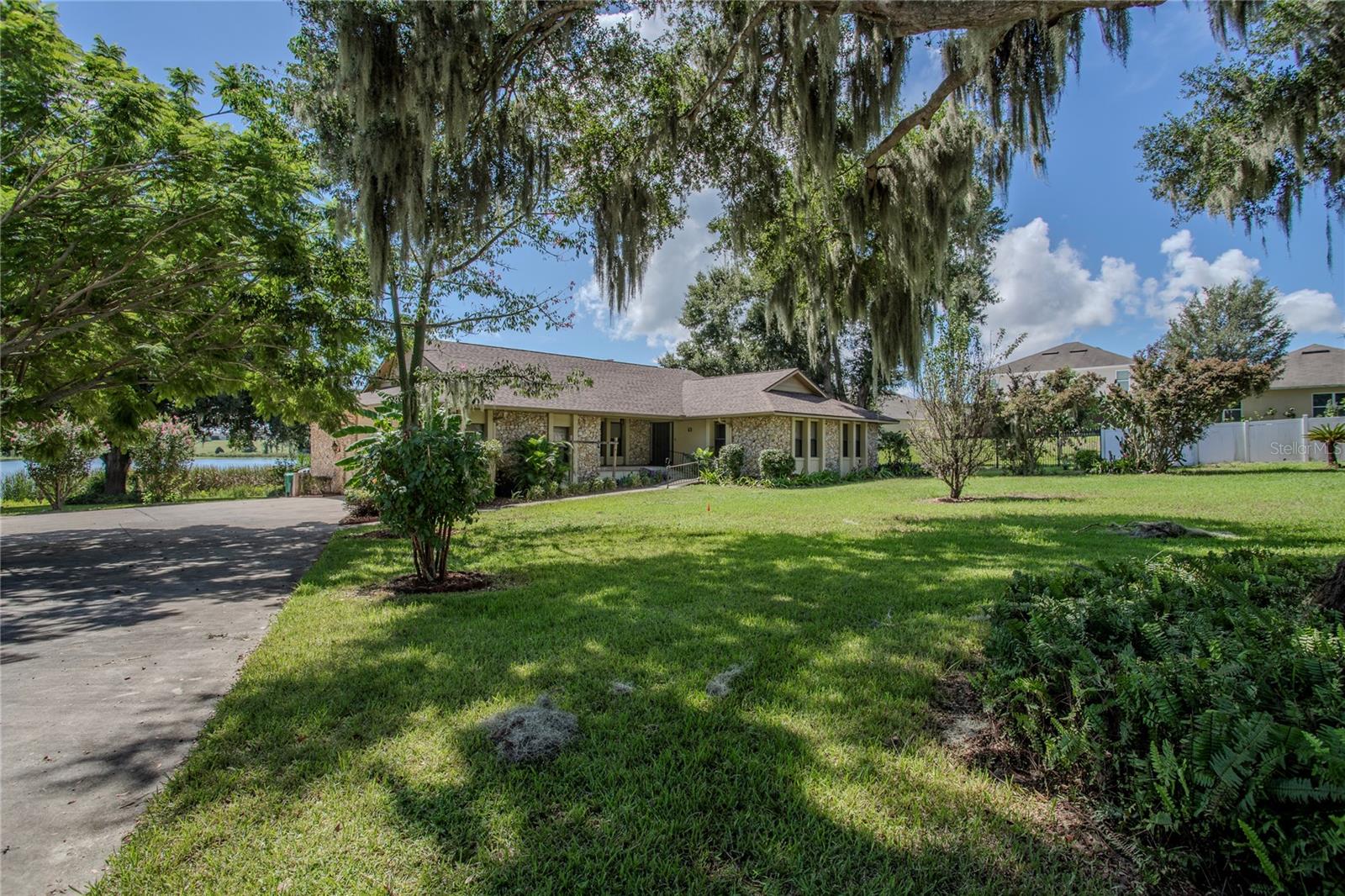 Photo of 13 HERMOSA DRIVE EUSTIS FL 32726