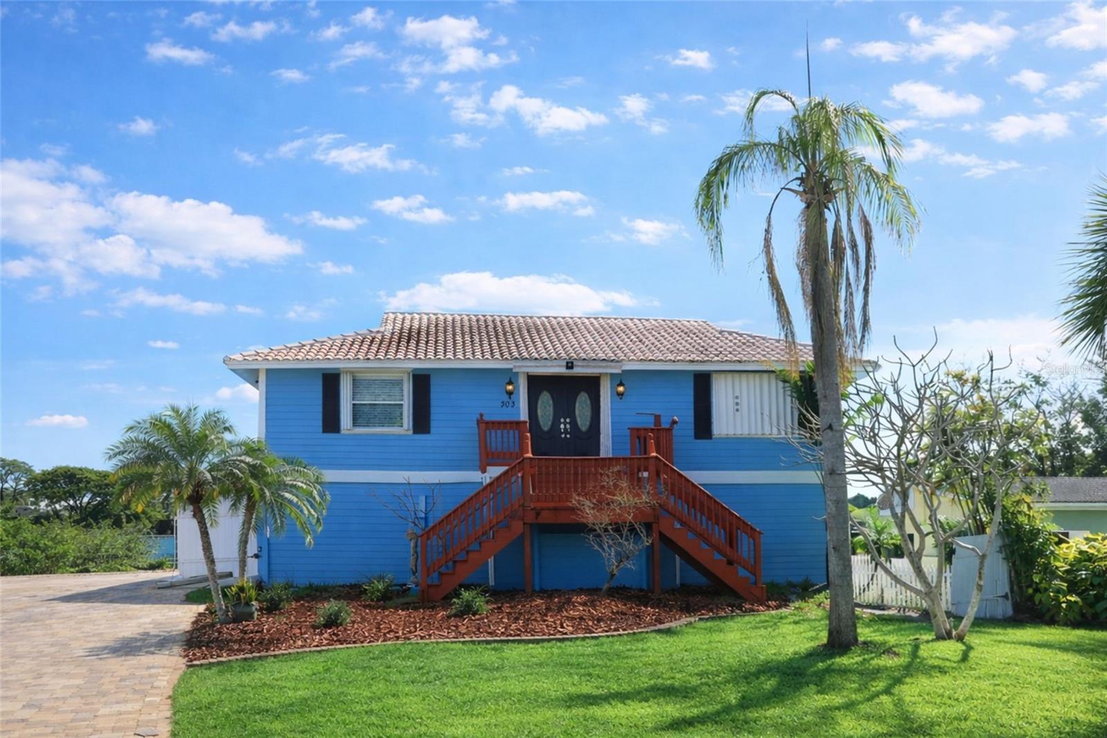 Photo of 303 LAGOON DRIVE PALM HARBOR FL 34683