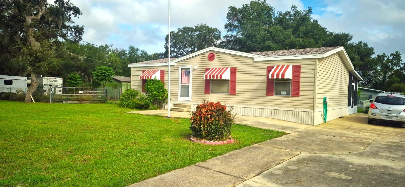 Photo of 18845 SE 18TH PLACE SILVER SPRINGS FL 34488