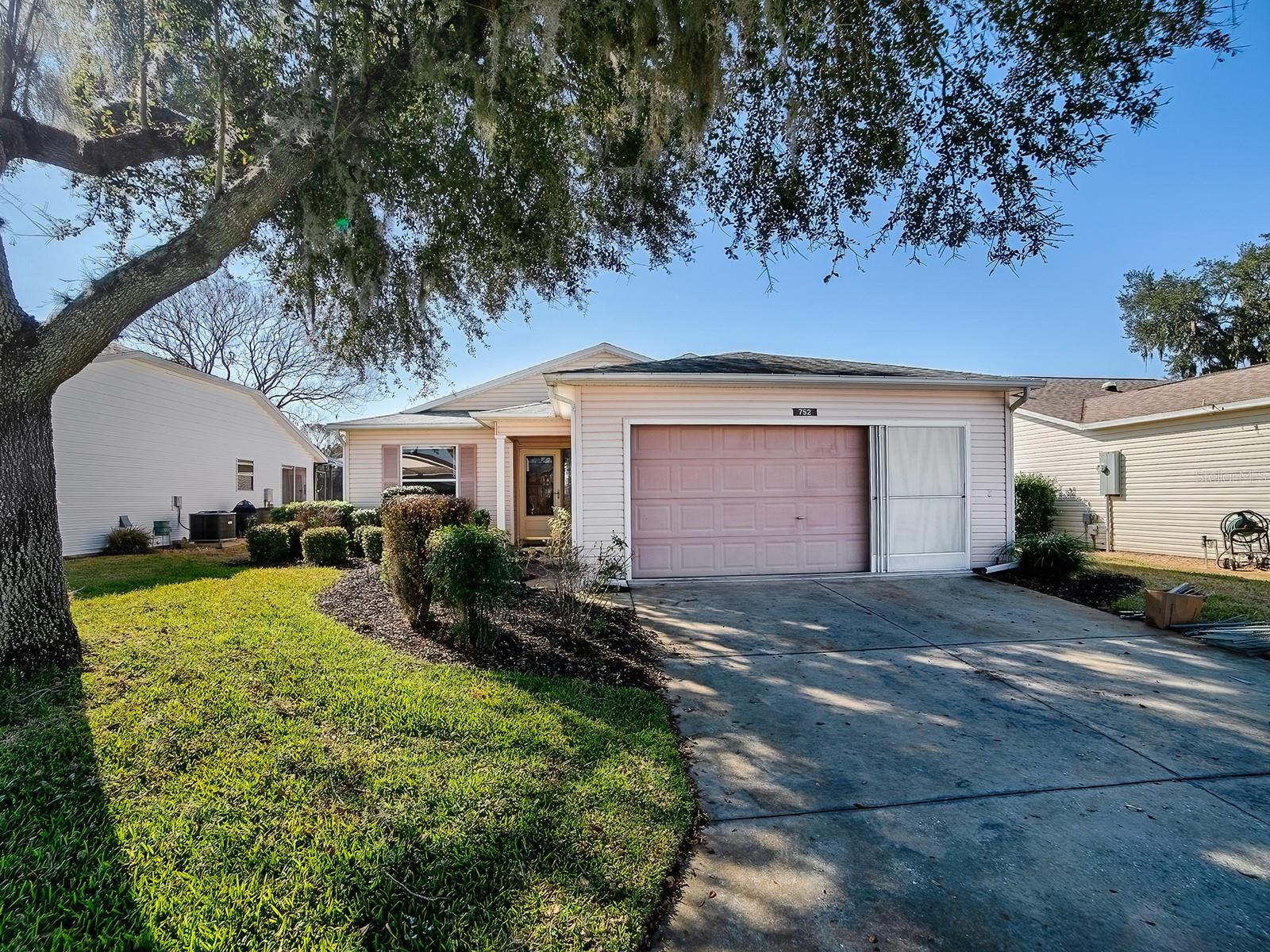 Photo of 752 OLD OAKS LANE LEESBURG FL 34748