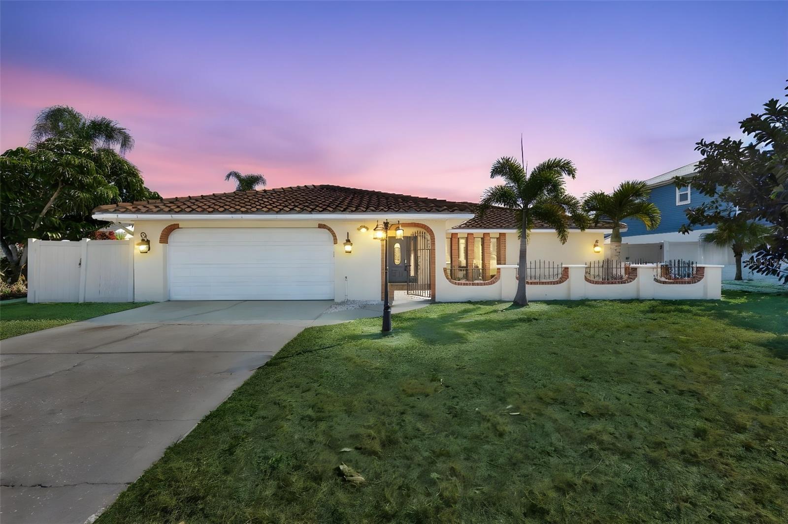 Photo of 6523 KING PALM WAY APOLLO BEACH FL 33572