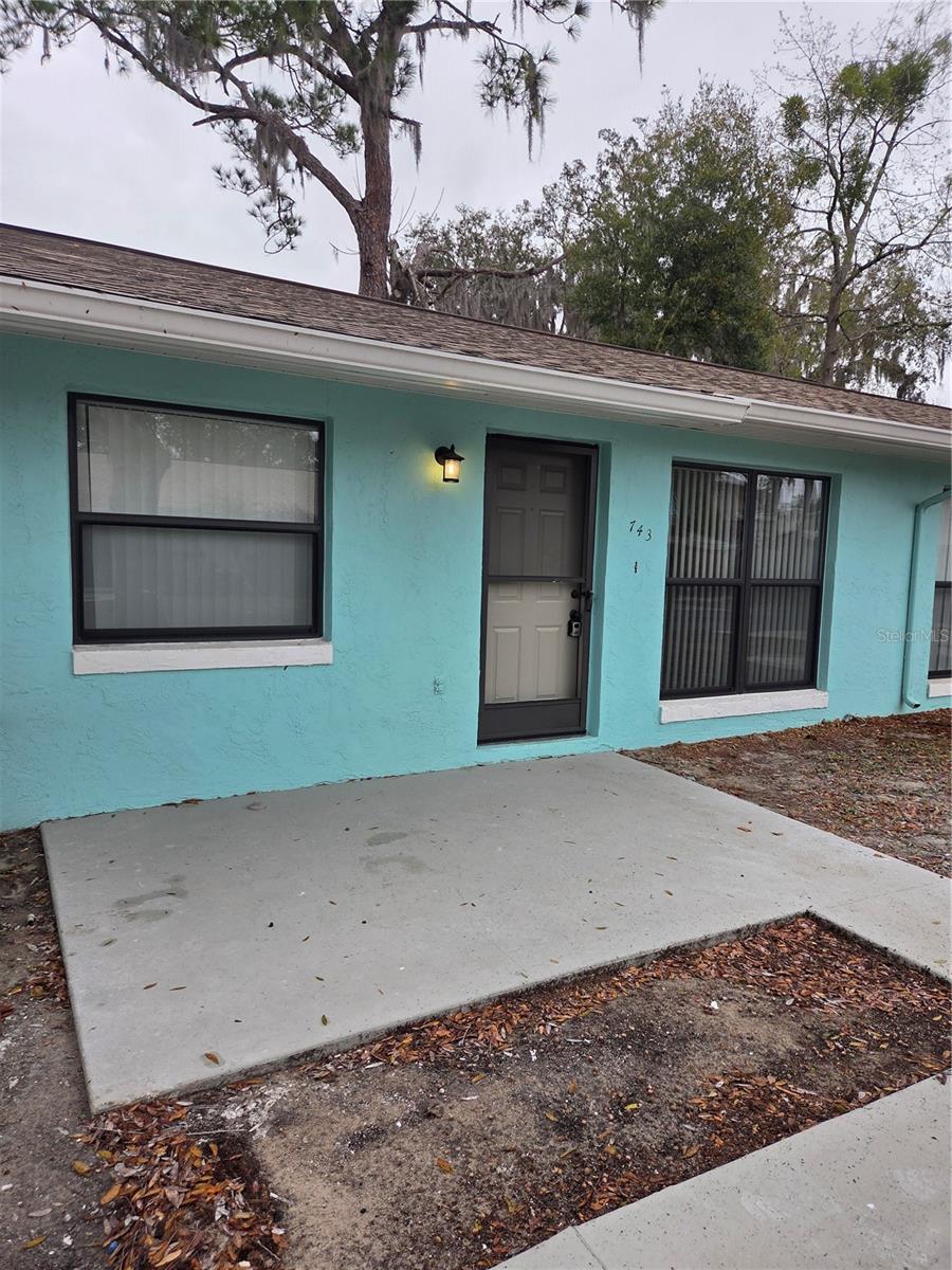 Photo of 743 E ALFRED STREET TAVARES FL 32778