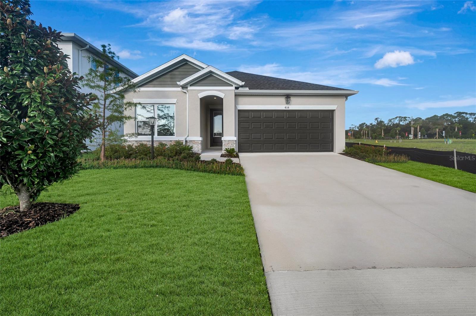 Photo of 614 KINGSWOOD COURT BRADENTON FL 34212