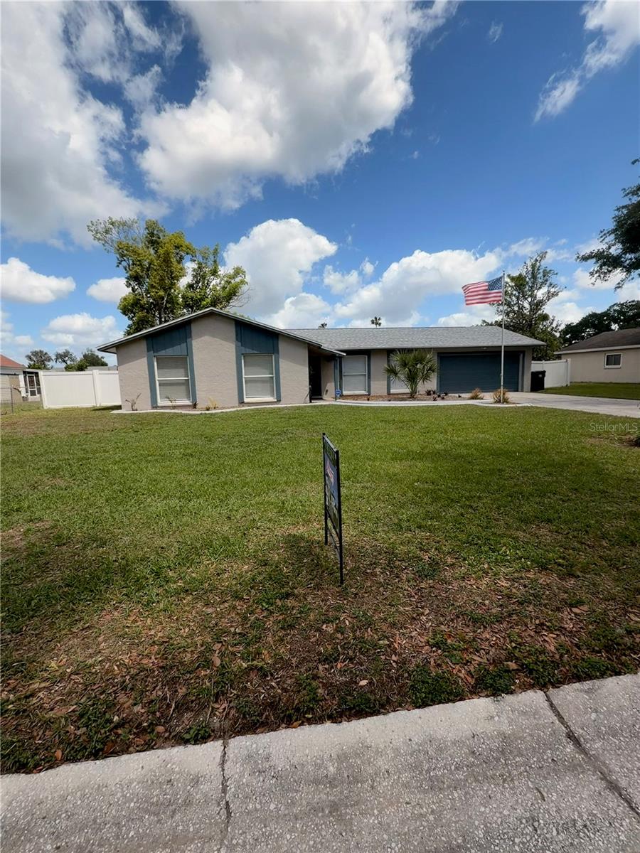 Photo of 1210 LADY ELAINE DRIVE VALRICO FL 33594